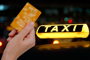 Едете в аэропорт? Оплачивайте поездку банковской картой